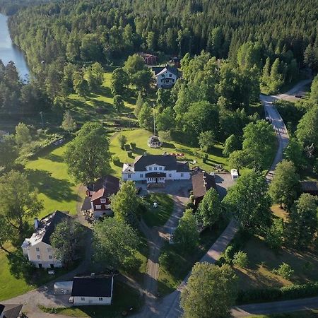 Bed and Breakfast Bredsjoe Gamla Herrgard White Dream Mansion Hallefors  Экстерьер фото