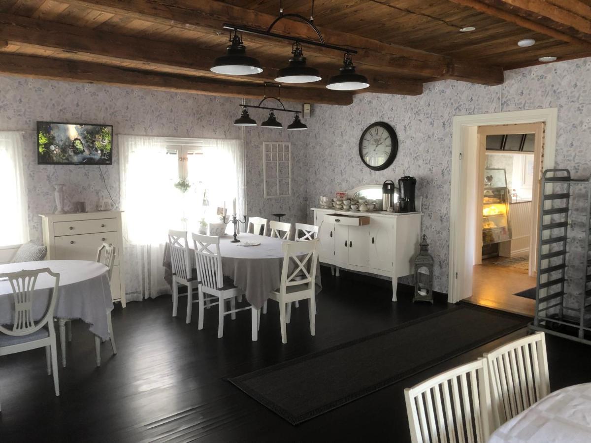 Bredsjoe Gamla Herrgard White Dream Mansion Hallefors  Экстерьер фото