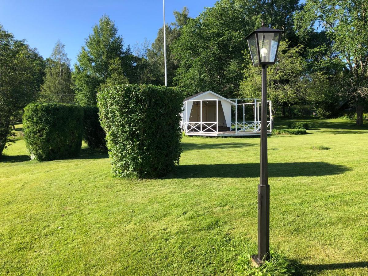 Bredsjoe Gamla Herrgard White Dream Mansion Hallefors  Экстерьер фото