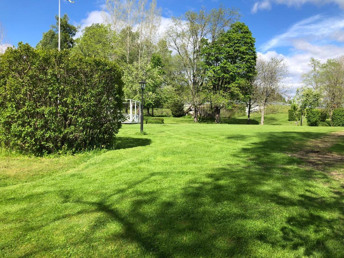 Bredsjoe Gamla Herrgard White Dream Mansion Hallefors  Экстерьер фото