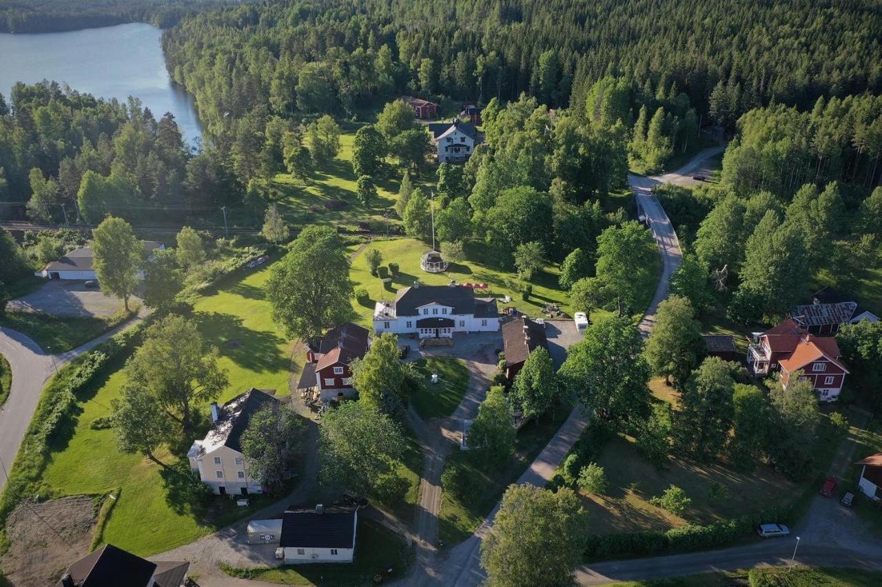 Bredsjoe Gamla Herrgard White Dream Mansion Hallefors  Экстерьер фото